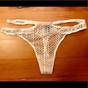 VICTORIA’S SECRET After Dark Strappy Lace Thong M